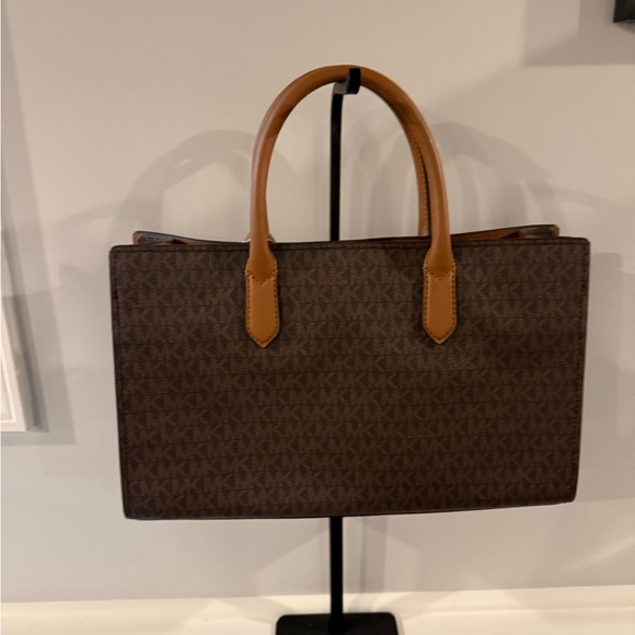 Scarlett Logo Medium East West Satchel Bag NWT - Picture 2 of 8